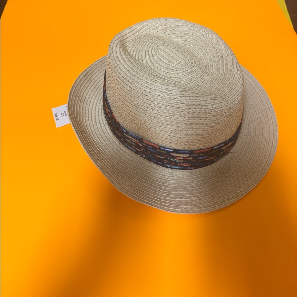Stylish Cream Fedora Hat with Patterned Band